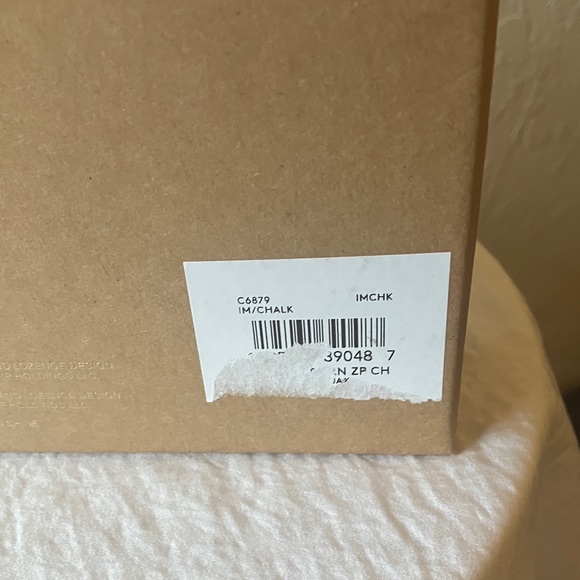 Coach: EMPTY Tan Gift Box - Picture 4 of 10